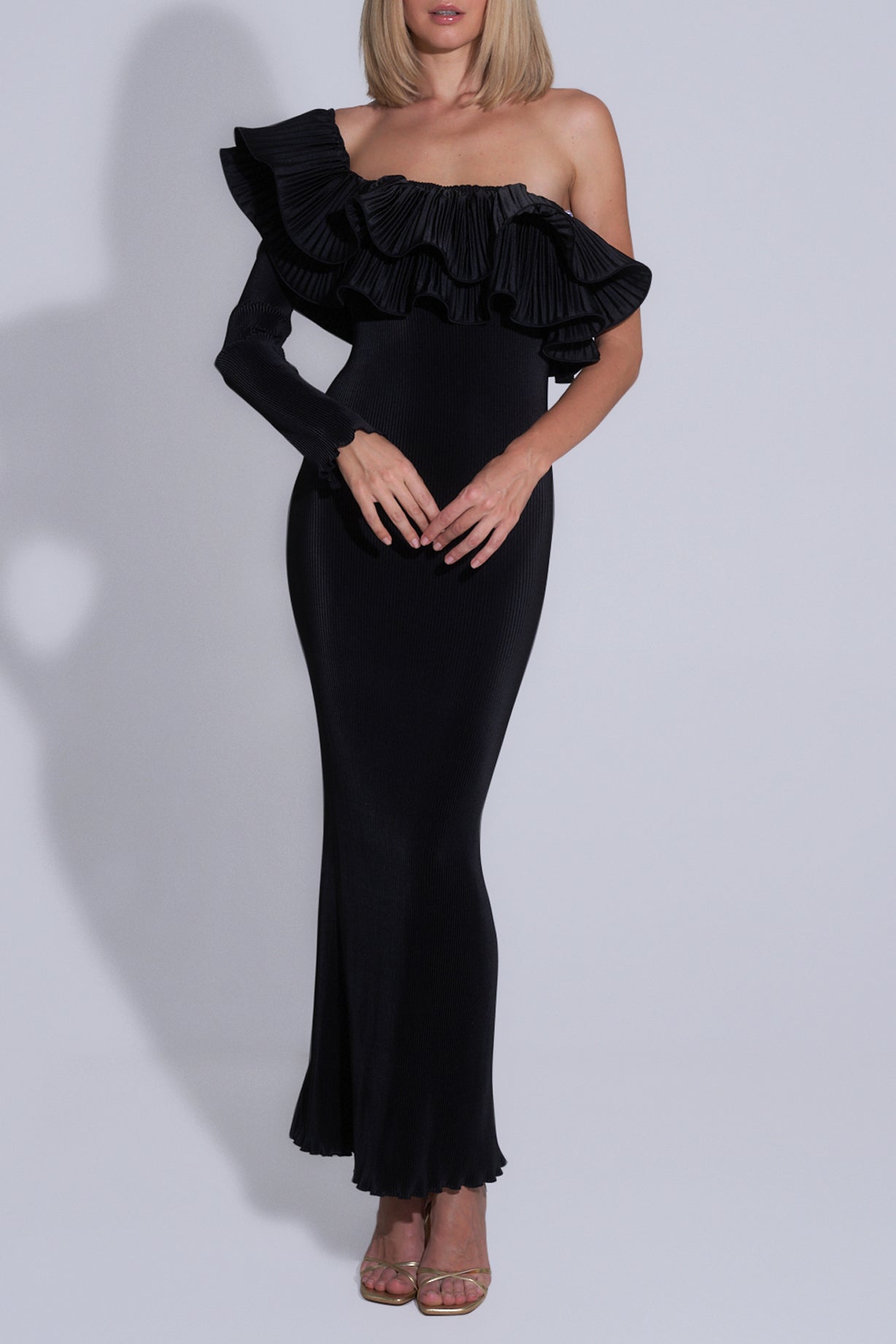 Premiere One Sleeved Gown - Noir