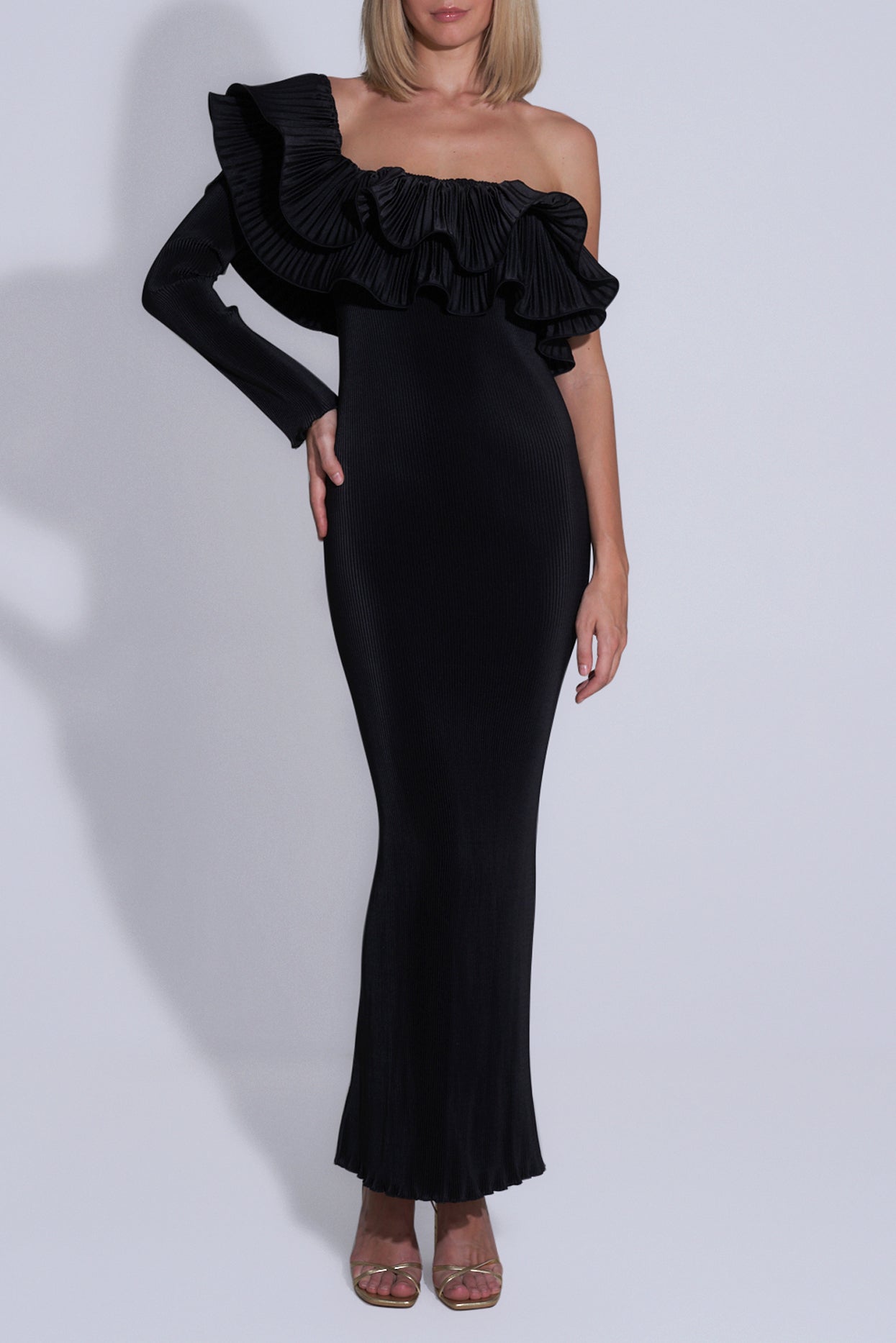 Premiere One Sleeved Gown Noir