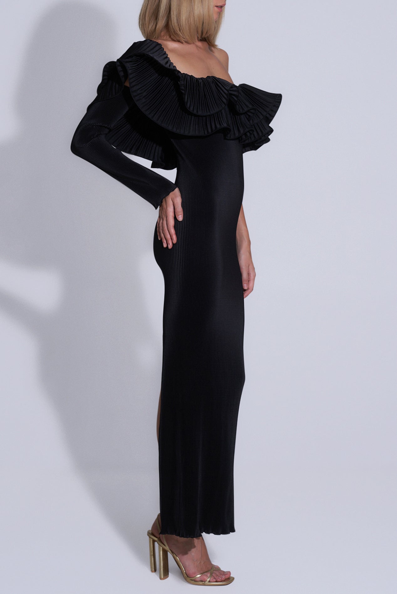 Premiere One Sleeved Gown - Noir
