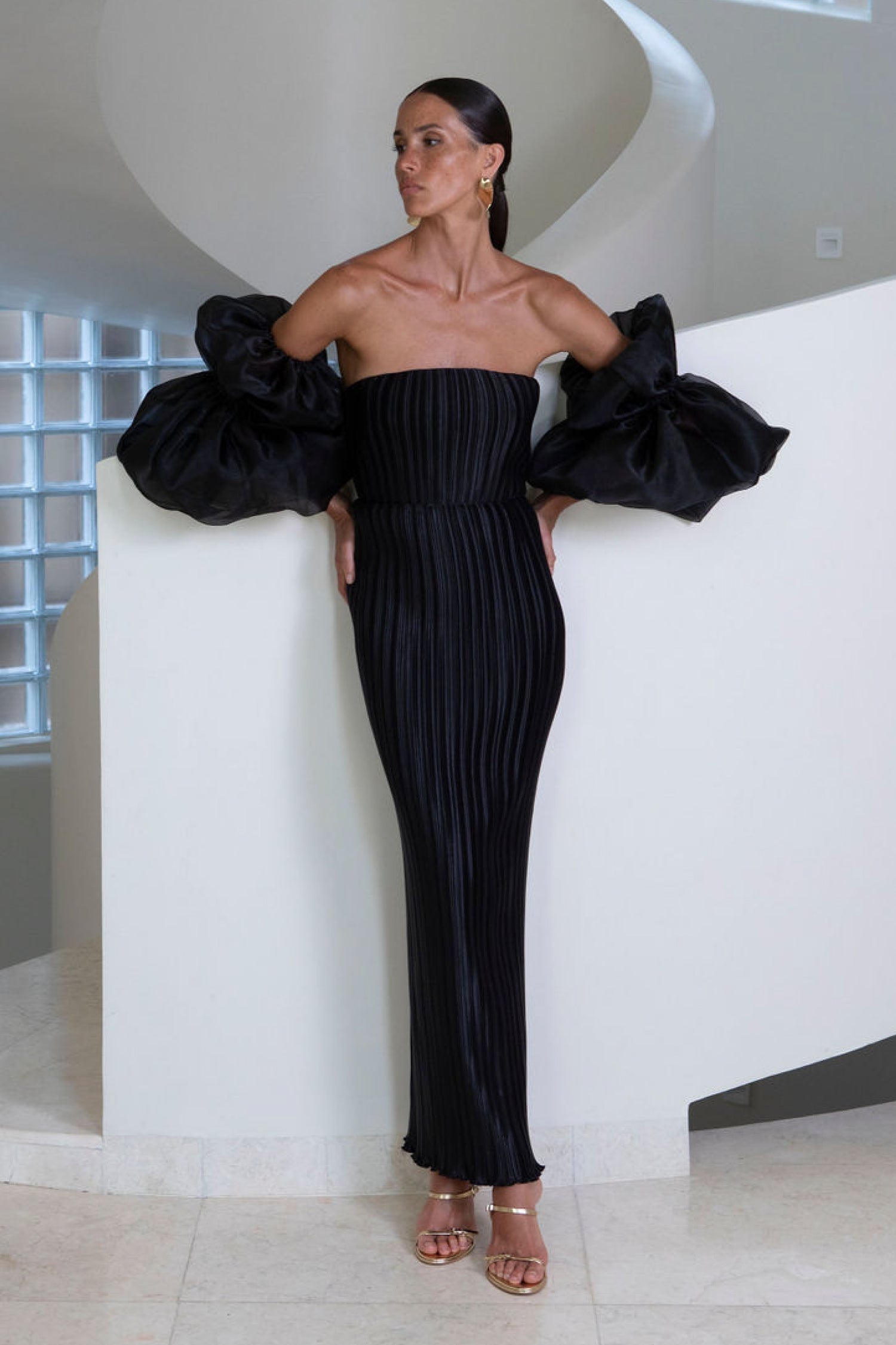 Avenue Sleeved Gown - Noir