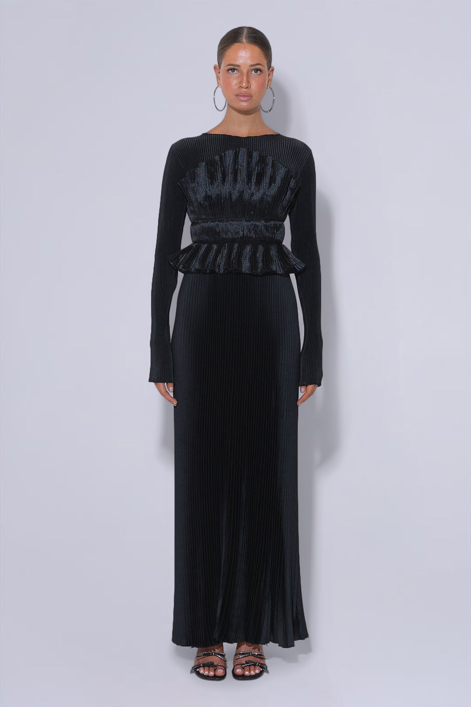 Masquerade Sleeved Gown - Noir