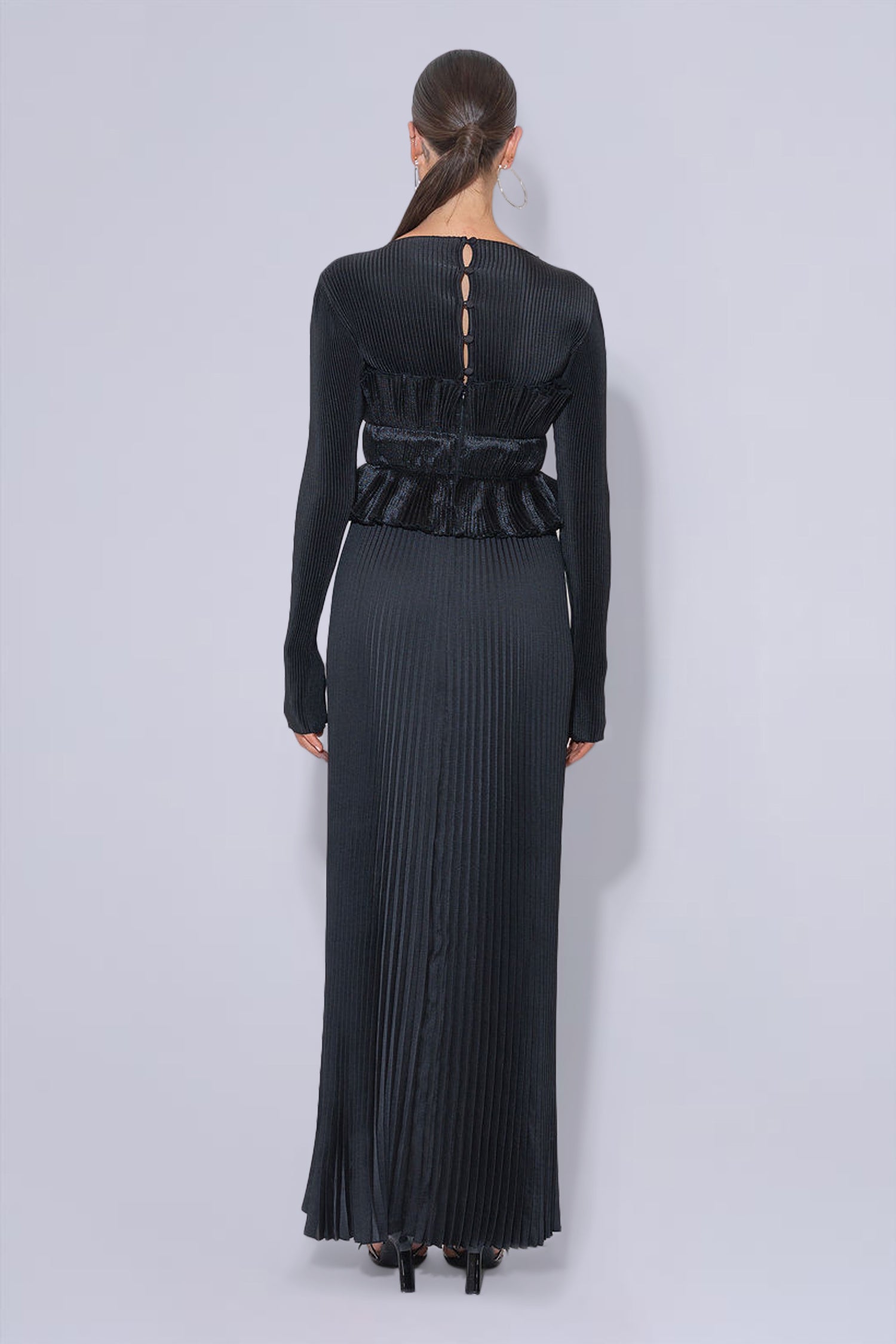 Masquerade Sleeved Gown - Noir